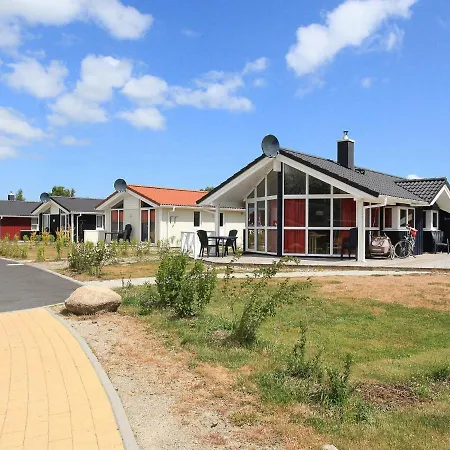 Holiday home Three-bedroom In 13 *