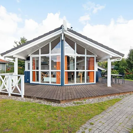 Three-bedroom In 13 Groemitz