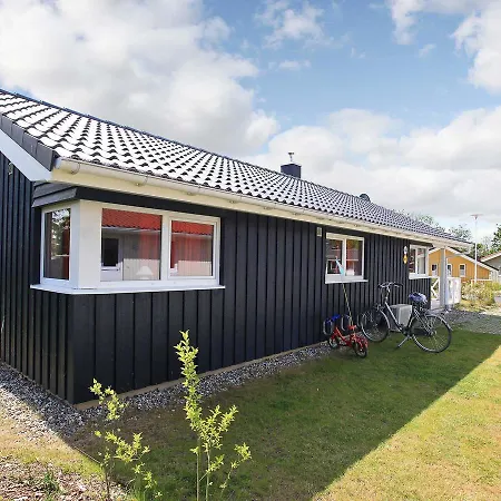 Holiday home Three-bedroom In 13