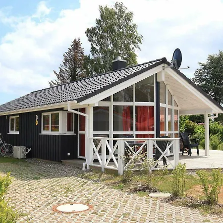 Holiday home Three-bedroom In 13