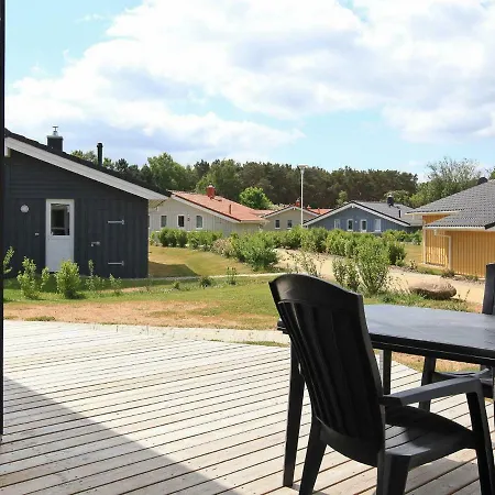 Holiday home Three-bedroom In 13 *