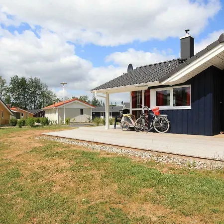Three-bedroom In 13 Groemitz